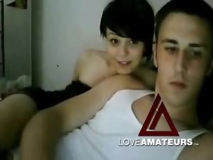 Teen webcam couple has sex for the fans