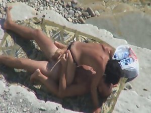 Voyeur Tapes Couple Banging On Beach