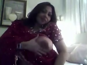 Filthy Seductive indian Chick Exposes her Huge Boobs, Snatch Show