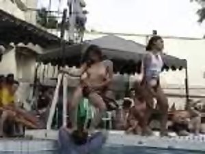 Thai ladies dancing by the pool
