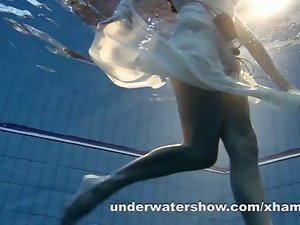 Andrea exposes gorgeous body underwater