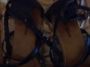 Shoe Cum Tribute cumshot on turkish randy chicks shoes sandals