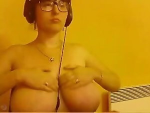 Eva displays enormous tits on webcam