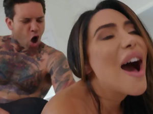 Inked masseur properly bangs businesswoman with huge ass